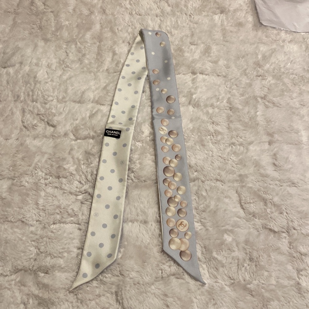 SALE❗️Pre-owned Authentic Chanel Bandeau scarf - Picture 3 of 12